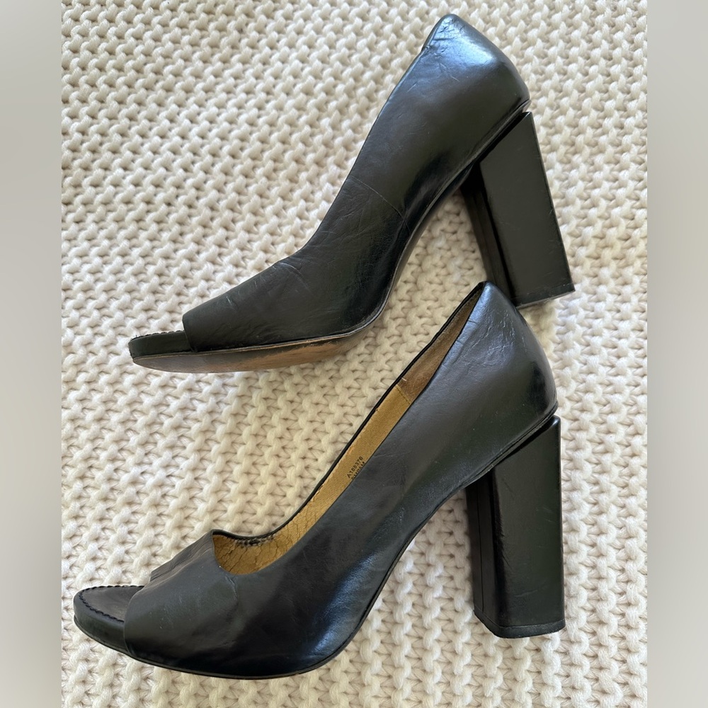 B Makowsky classic VINTAGE pre-loved black leather pump opentoe square 4” heel